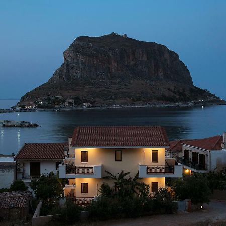 Cyrenia Guesthouse โมเน็มวาซี ภายนอก รูปภาพ