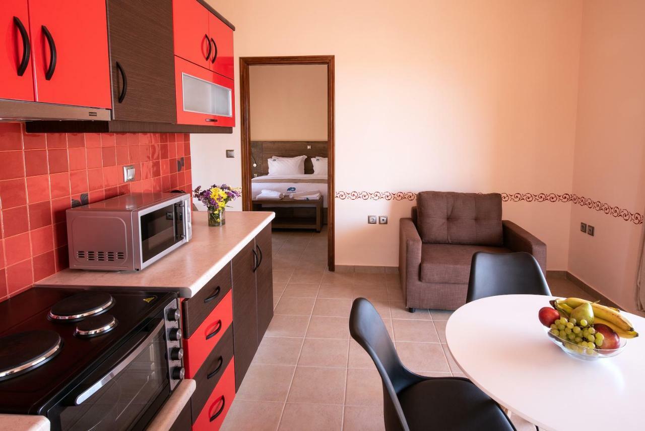Cyrenia Guesthouse โมเน็มวาซี ภายนอก รูปภาพ