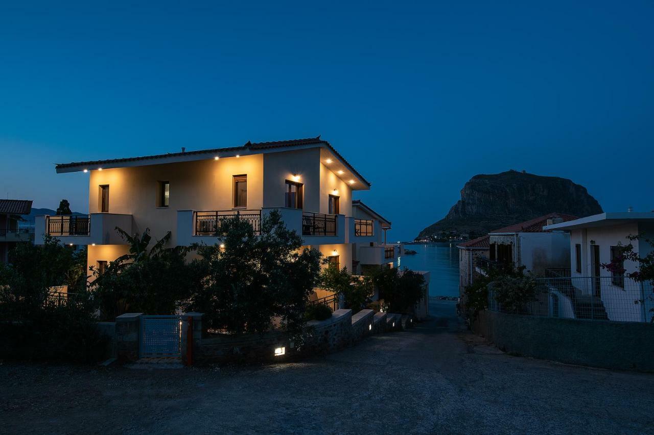 Cyrenia Guesthouse โมเน็มวาซี ภายนอก รูปภาพ