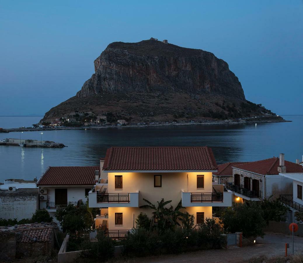 Cyrenia Guesthouse โมเน็มวาซี ภายนอก รูปภาพ