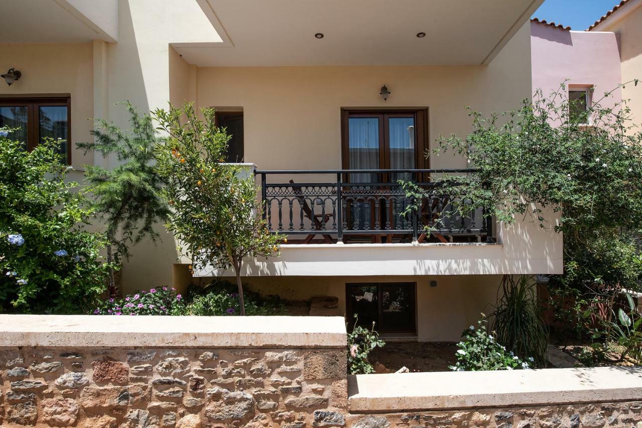 Cyrenia Guesthouse โมเน็มวาซี ภายนอก รูปภาพ