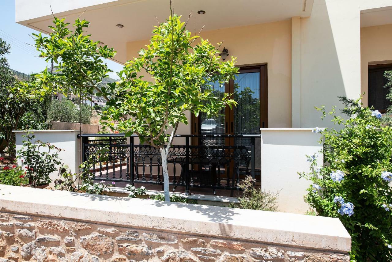 Cyrenia Guesthouse โมเน็มวาซี ภายนอก รูปภาพ