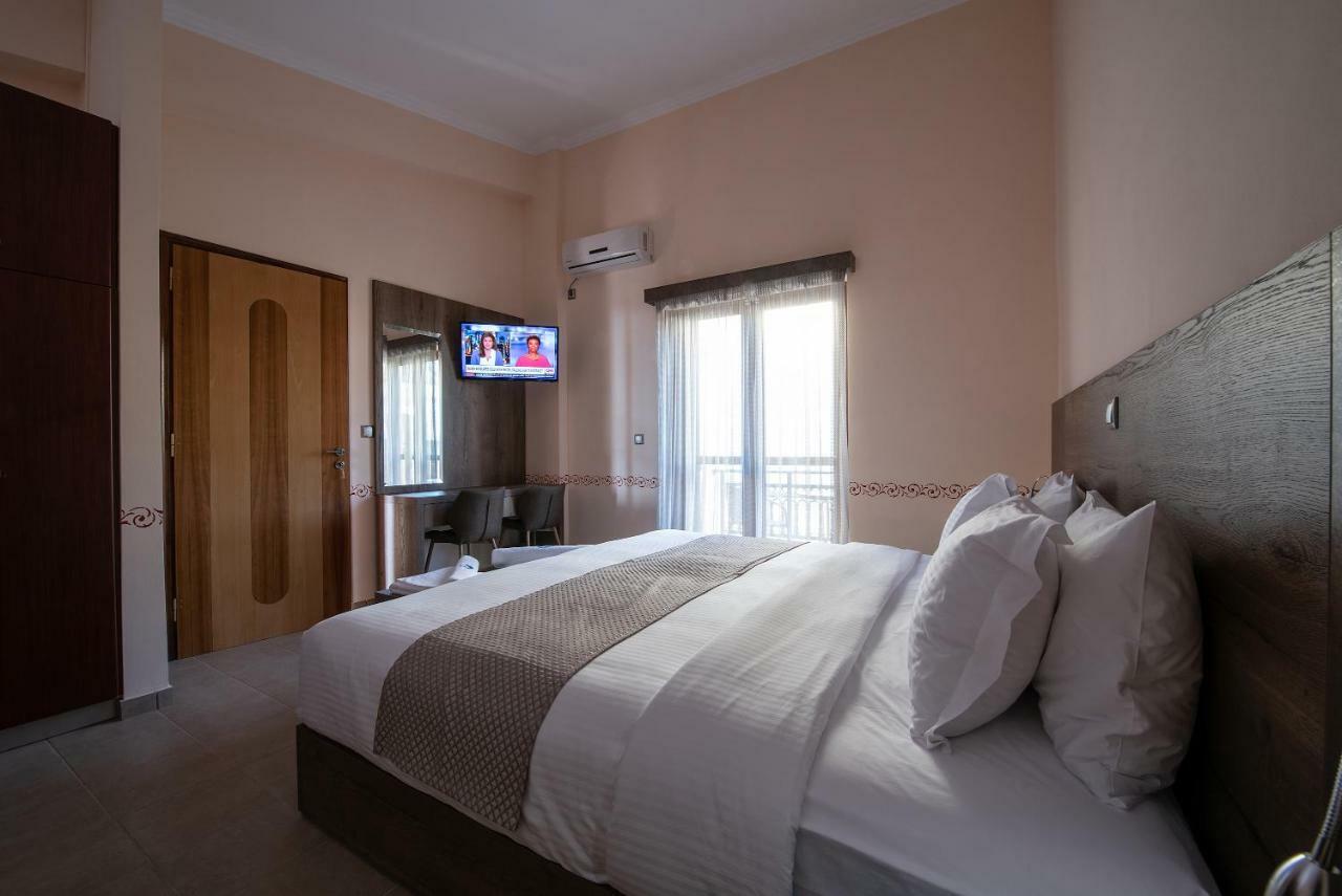 Cyrenia Guesthouse โมเน็มวาซี ภายนอก รูปภาพ