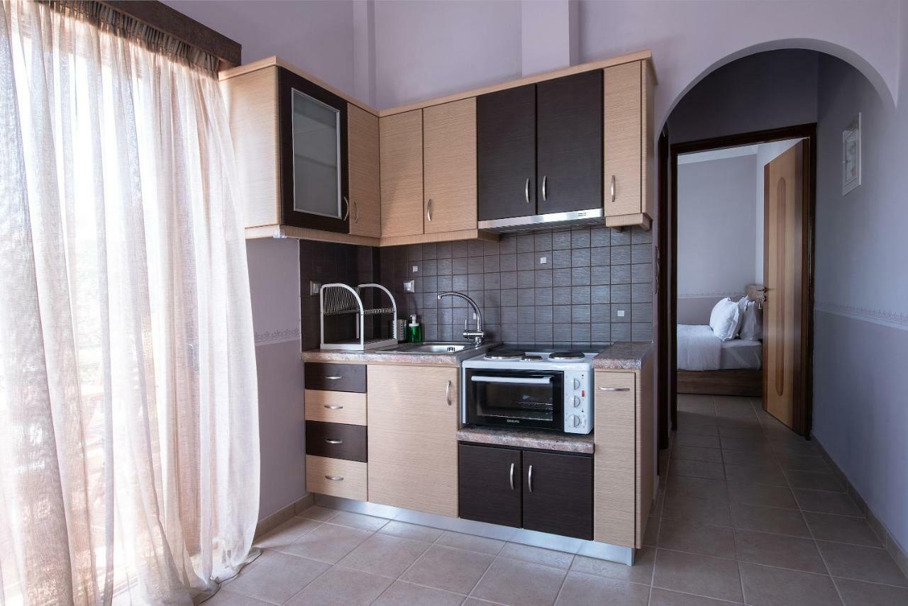 Cyrenia Guesthouse โมเน็มวาซี ภายนอก รูปภาพ