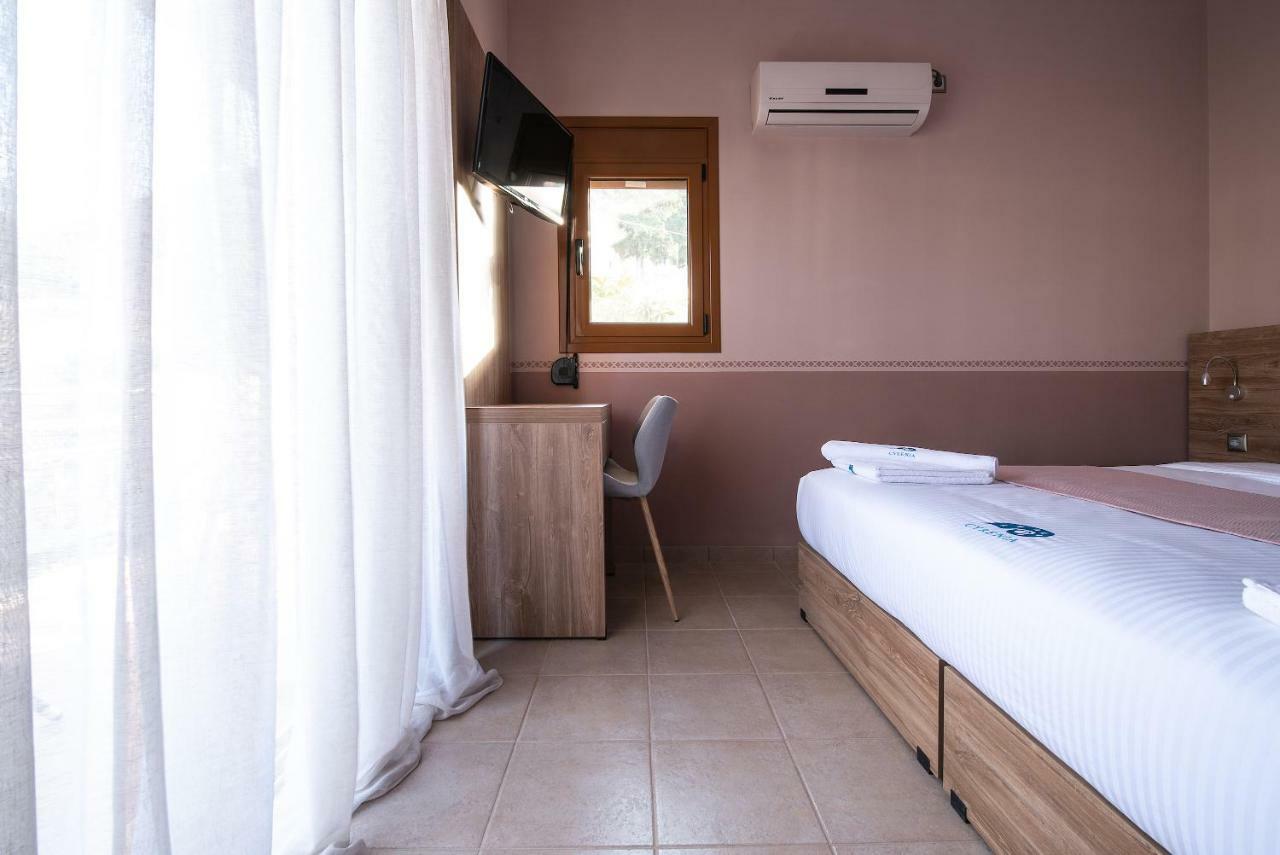 Cyrenia Guesthouse โมเน็มวาซี ภายนอก รูปภาพ
