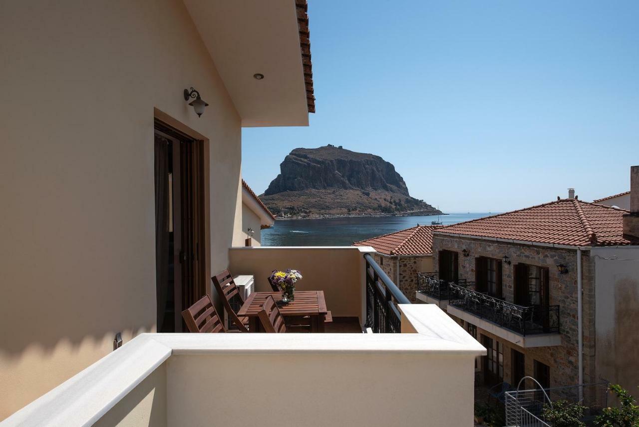 Cyrenia Guesthouse โมเน็มวาซี ภายนอก รูปภาพ