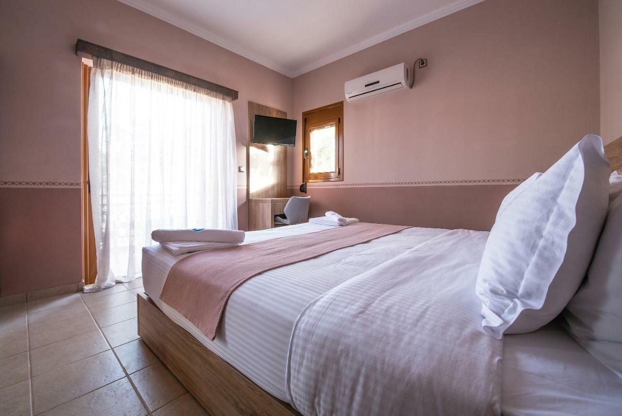Cyrenia Guesthouse โมเน็มวาซี ภายนอก รูปภาพ