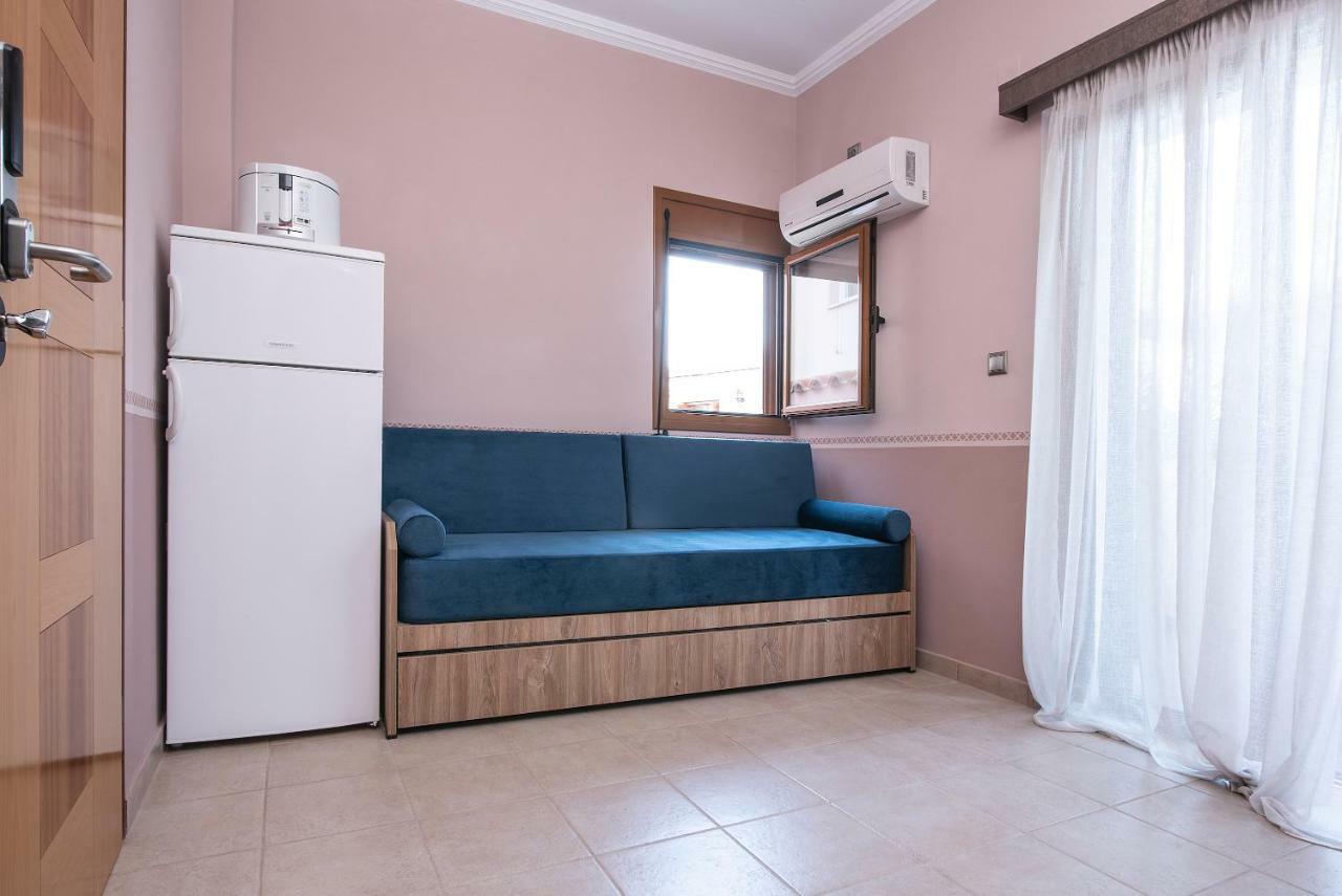 Cyrenia Guesthouse โมเน็มวาซี ภายนอก รูปภาพ