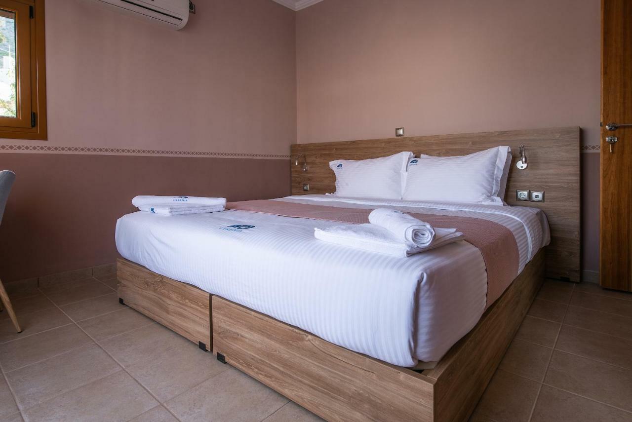 Cyrenia Guesthouse โมเน็มวาซี ภายนอก รูปภาพ
