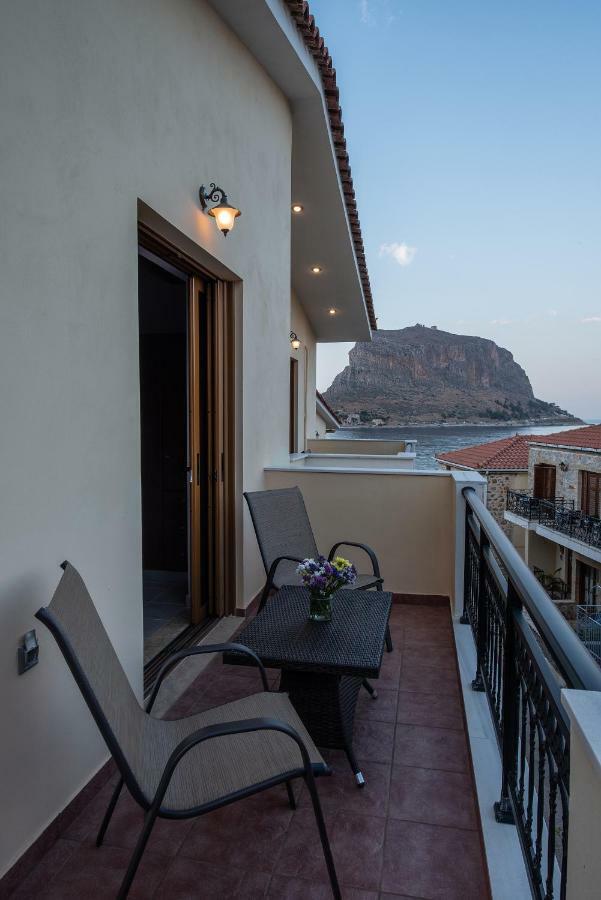 Cyrenia Guesthouse โมเน็มวาซี ภายนอก รูปภาพ
