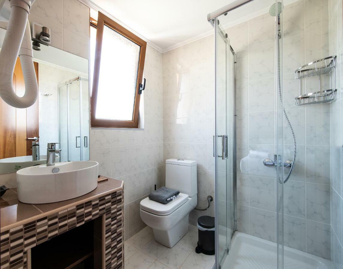 Cyrenia Guesthouse โมเน็มวาซี ภายนอก รูปภาพ
