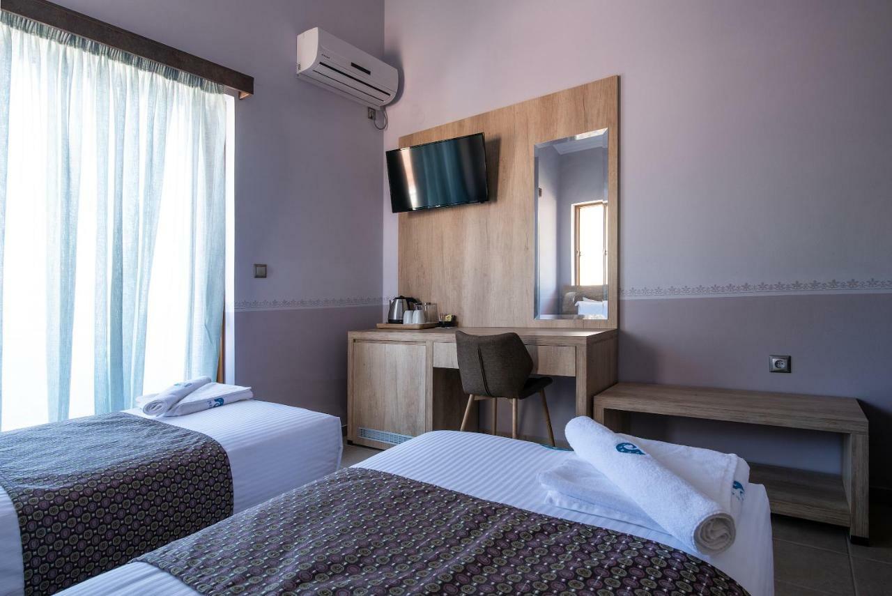 Cyrenia Guesthouse โมเน็มวาซี ภายนอก รูปภาพ