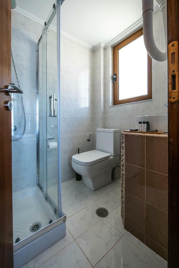Cyrenia Guesthouse โมเน็มวาซี ภายนอก รูปภาพ