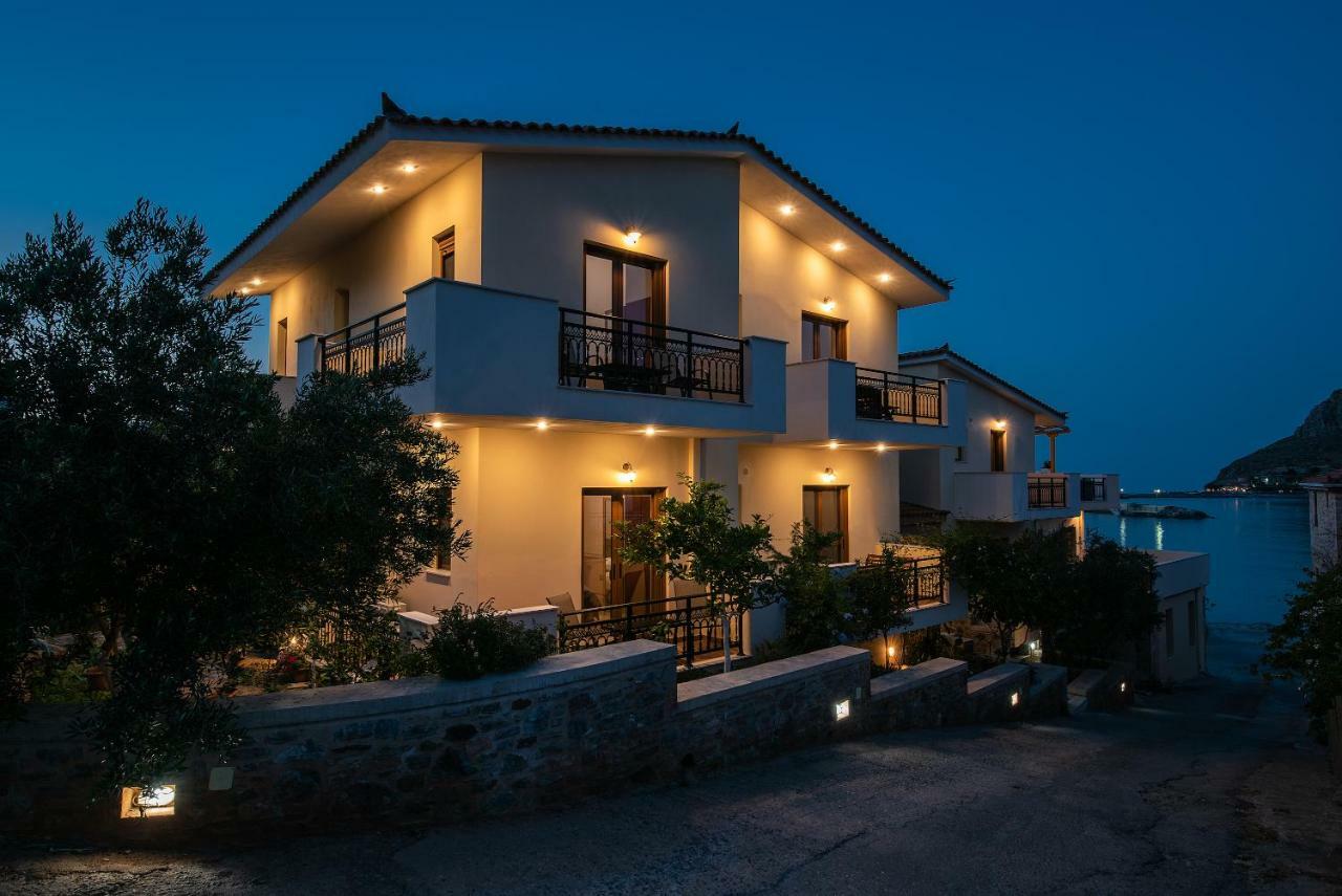 Cyrenia Guesthouse โมเน็มวาซี ภายนอก รูปภาพ