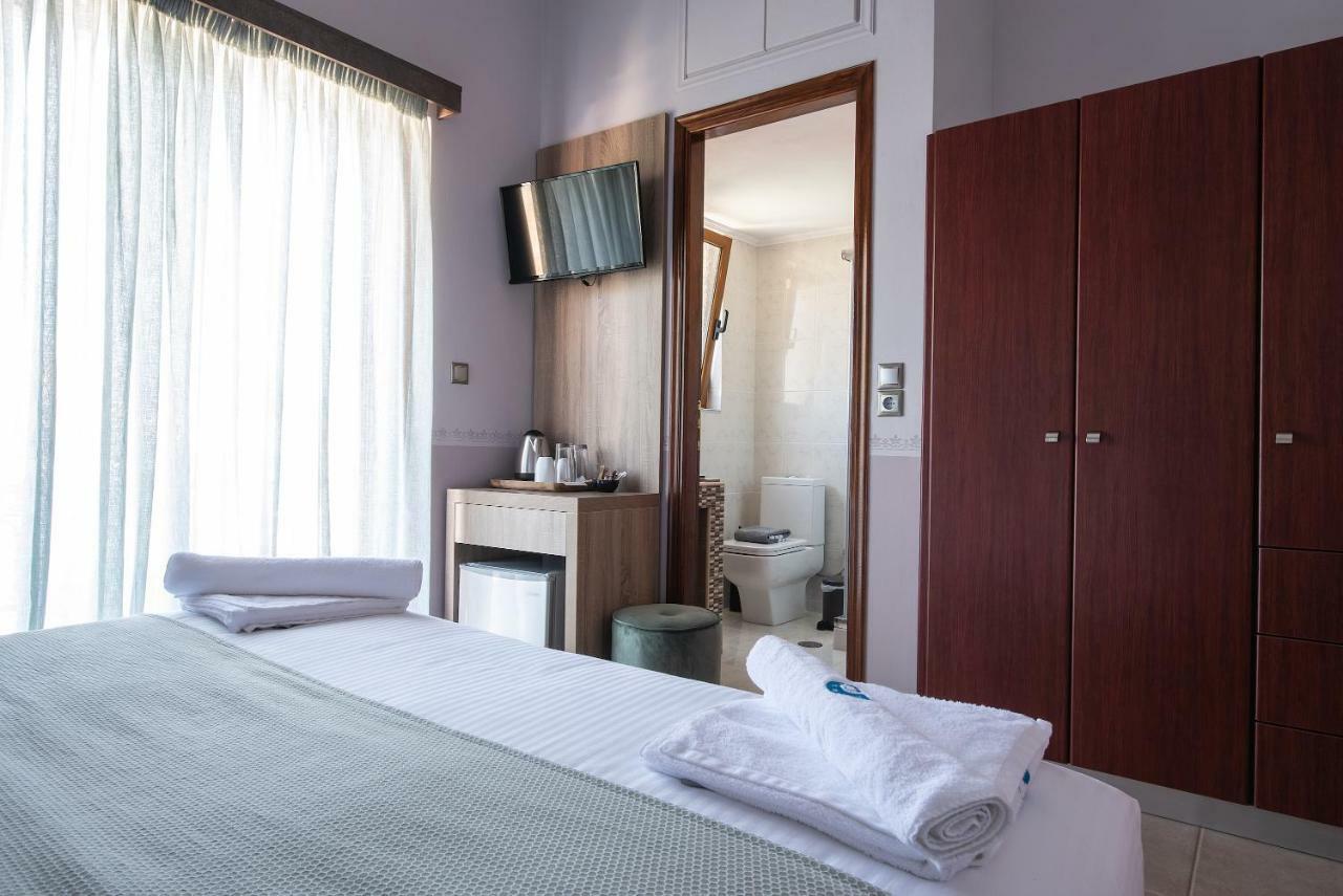 Cyrenia Guesthouse โมเน็มวาซี ภายนอก รูปภาพ