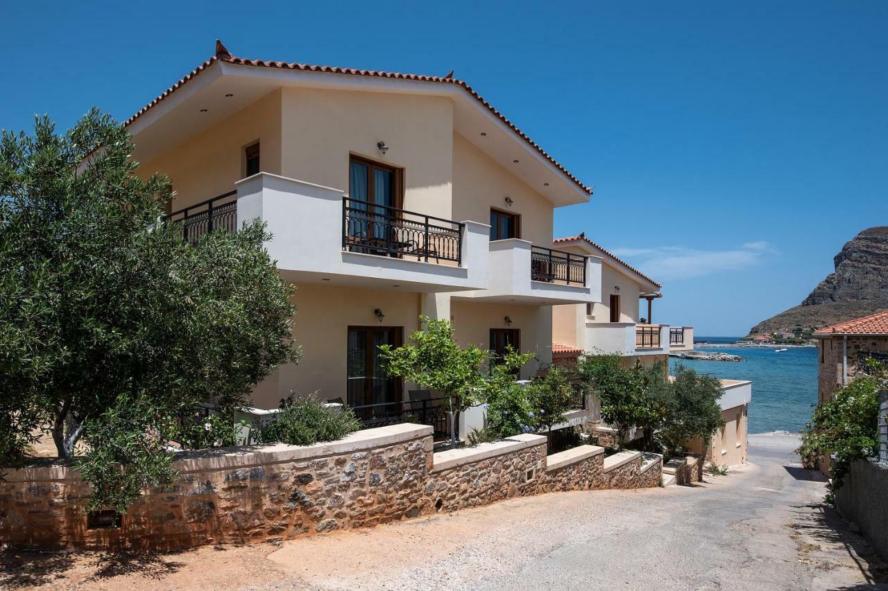 Cyrenia Guesthouse โมเน็มวาซี ภายนอก รูปภาพ