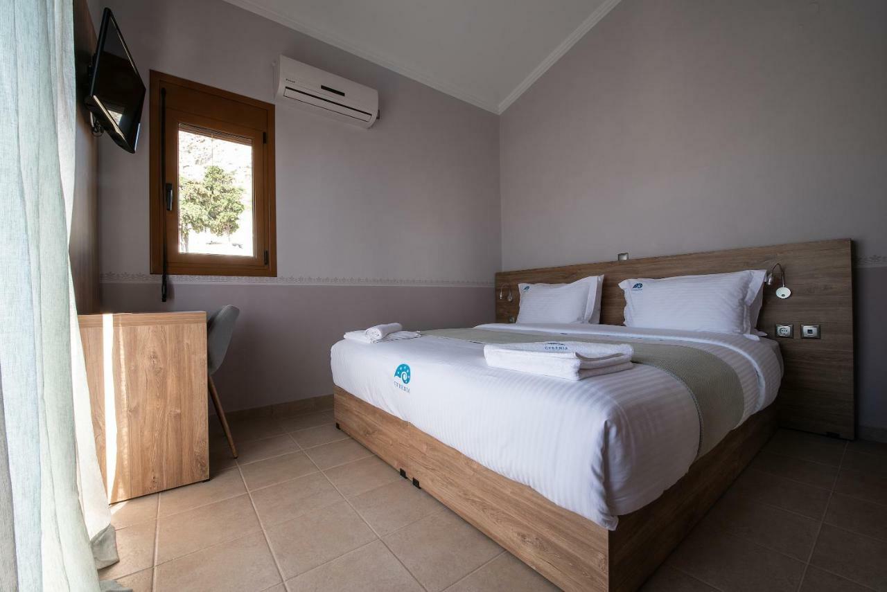 Cyrenia Guesthouse โมเน็มวาซี ภายนอก รูปภาพ